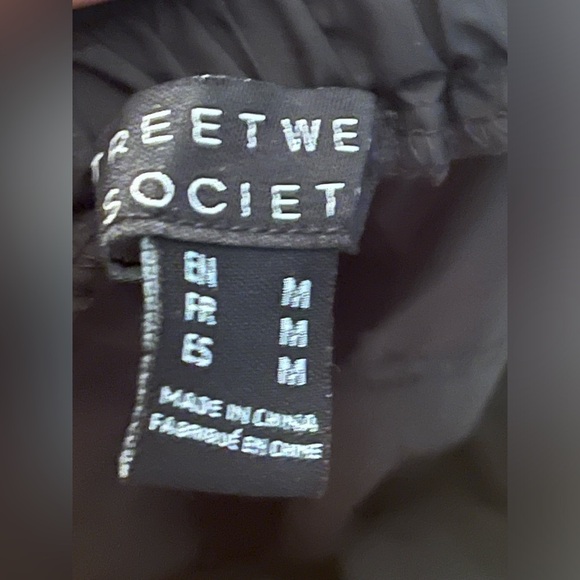 2 for $20 Black Windbreaker pants size medium - Picture 4 of 4